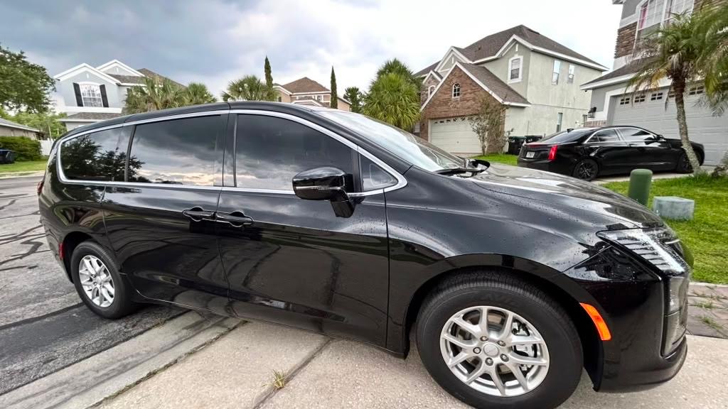 Chrysler Pacifica 2027